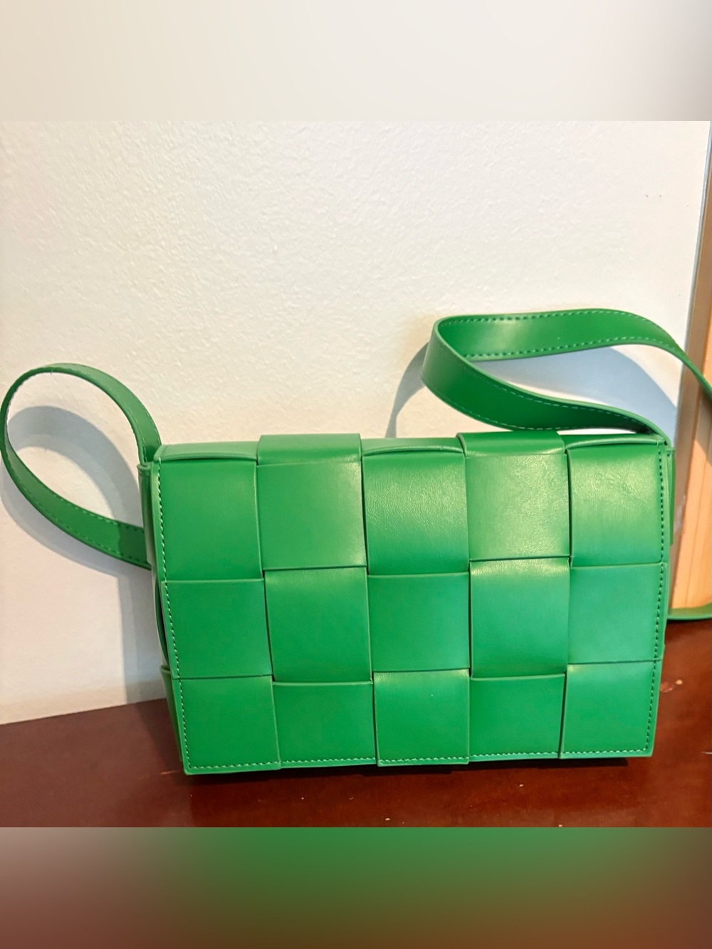 Green Woven Cassette Crossbody Bag Vegan New Condition - Picture 5 of 9